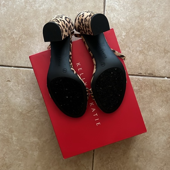 Kelly & Katie Hailee Leopard Heels - Picture 9 of 9